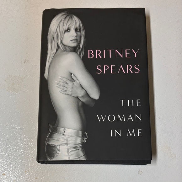 Other - Britney Spears - the woman in me book